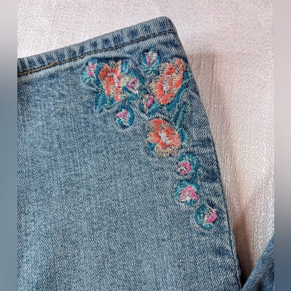 Lucky Brand Light Blue Floral Embroidered Skinny Jeans - Picture 3 of 9